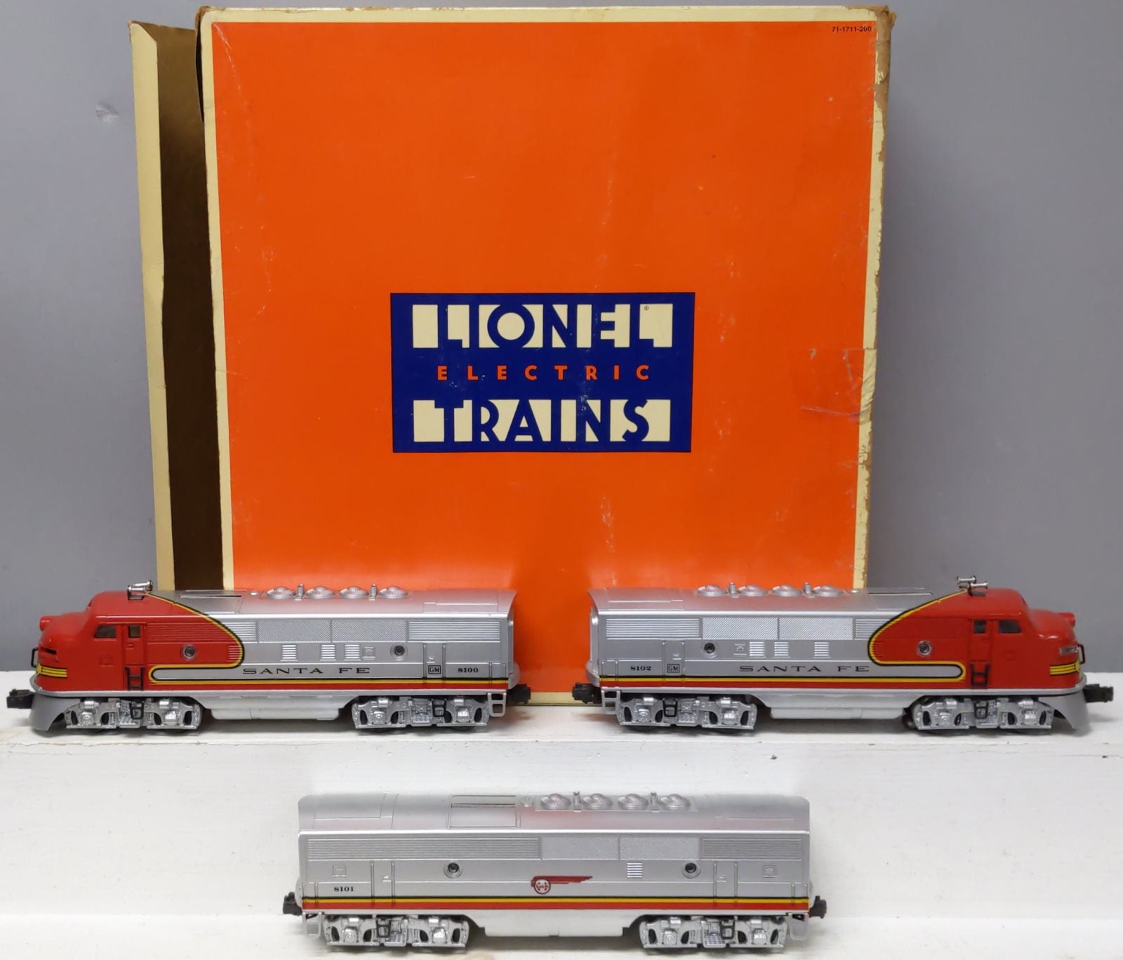 Vintage cheapest 1971 Lionel Sante Fe 8020/21 Train Engine NEW IN BOX