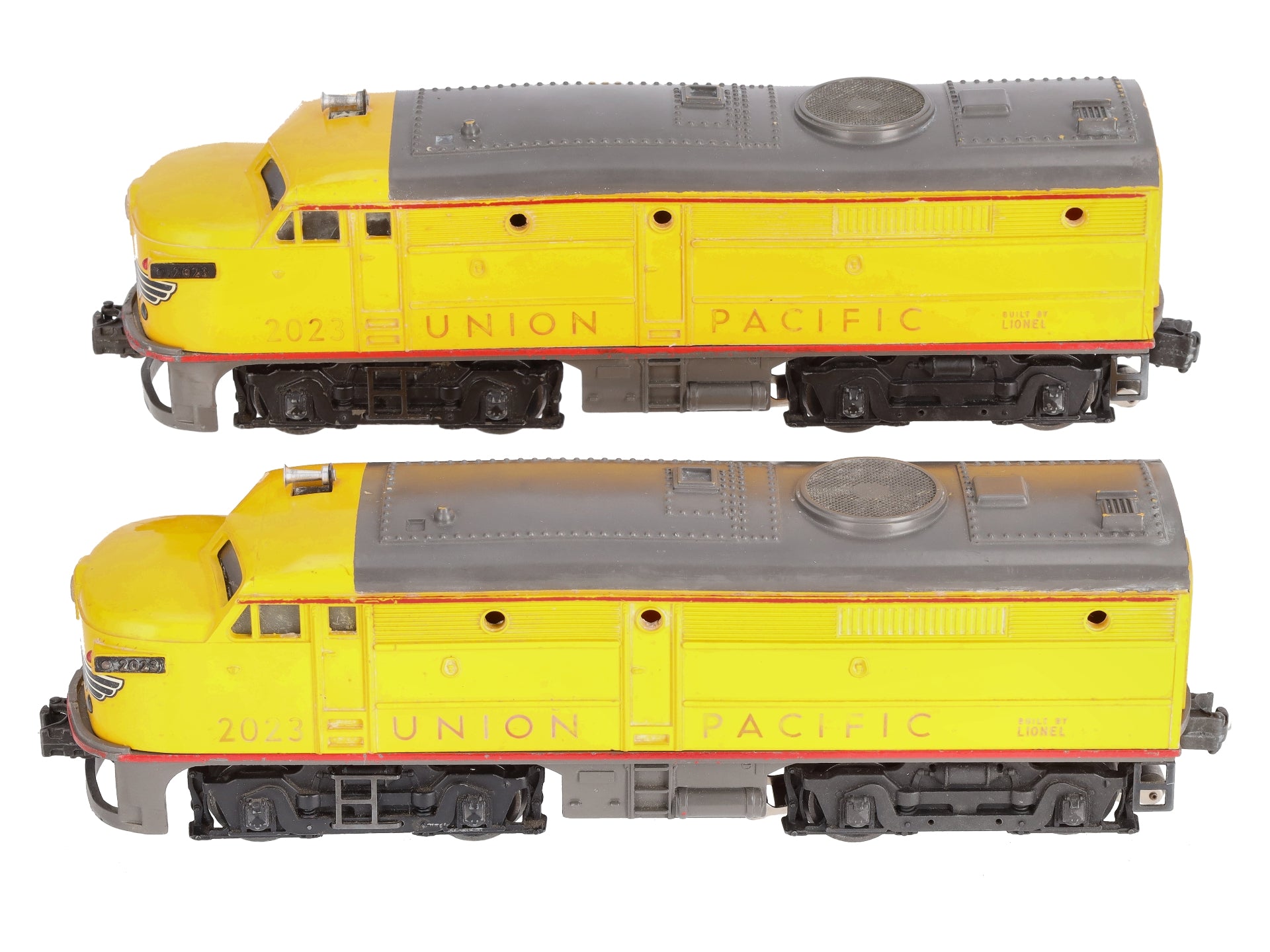 Lionel Trains 2023 hotsell Union Pacific 1951 Alco AA Diesel Locomotive Set With Box