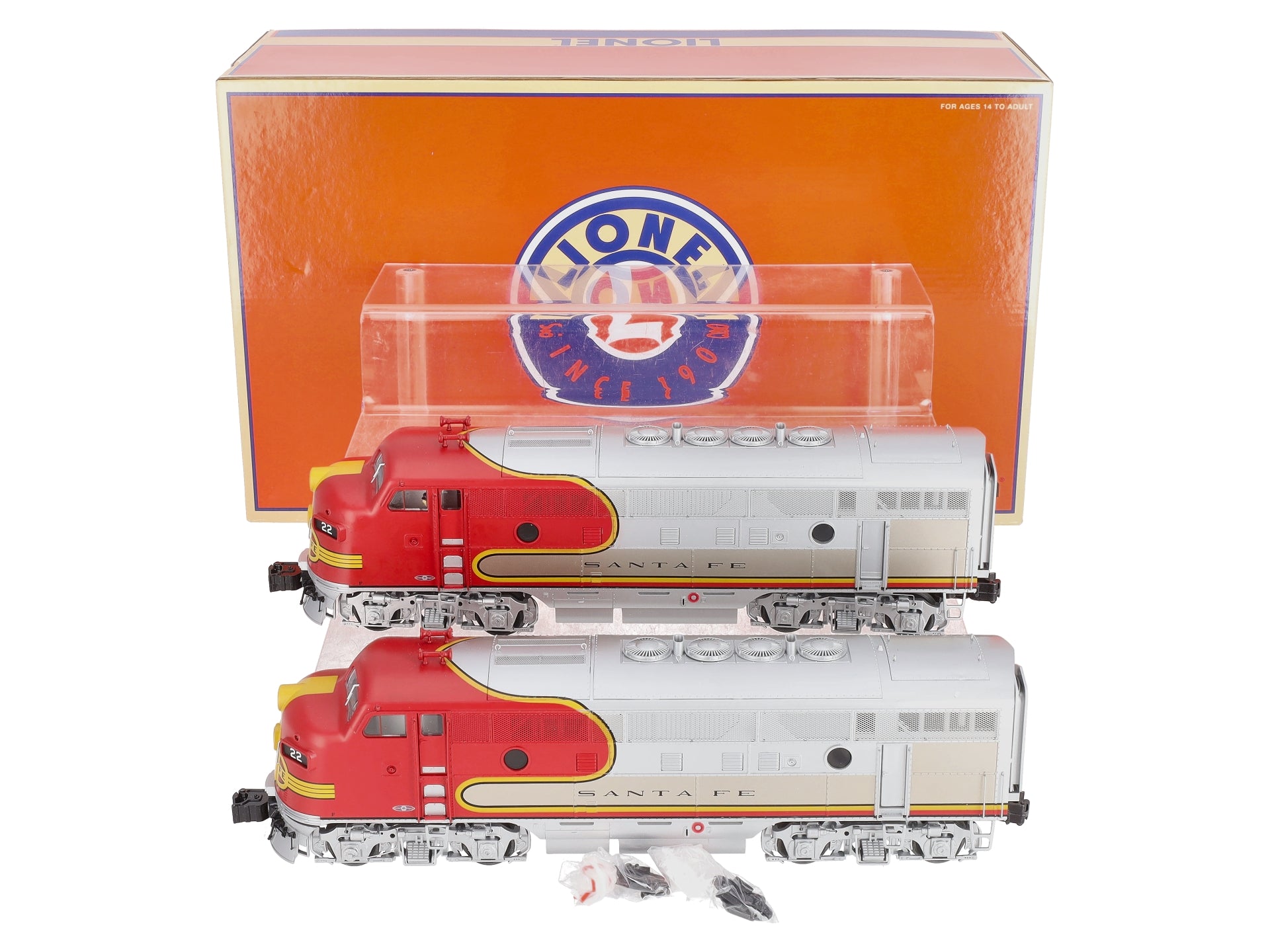 Lionel F3 Santa Fe 6-8652 + Car 8021 O Scale Diesel Engine Horn shops Lights In Box