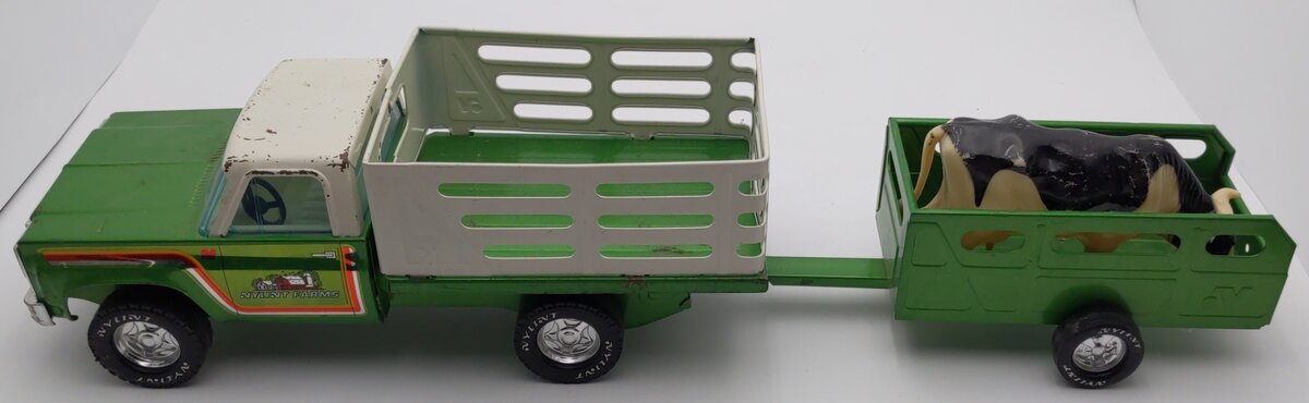 Vintage outlet Nylint Farms green truck and trailer.