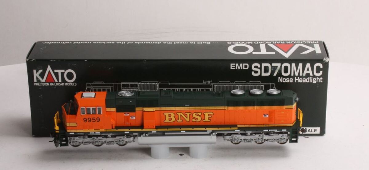 Kato 37-6452 HO Burlington Northern Santa Fe SD70MAC Diesel Locomotive –  Trainz