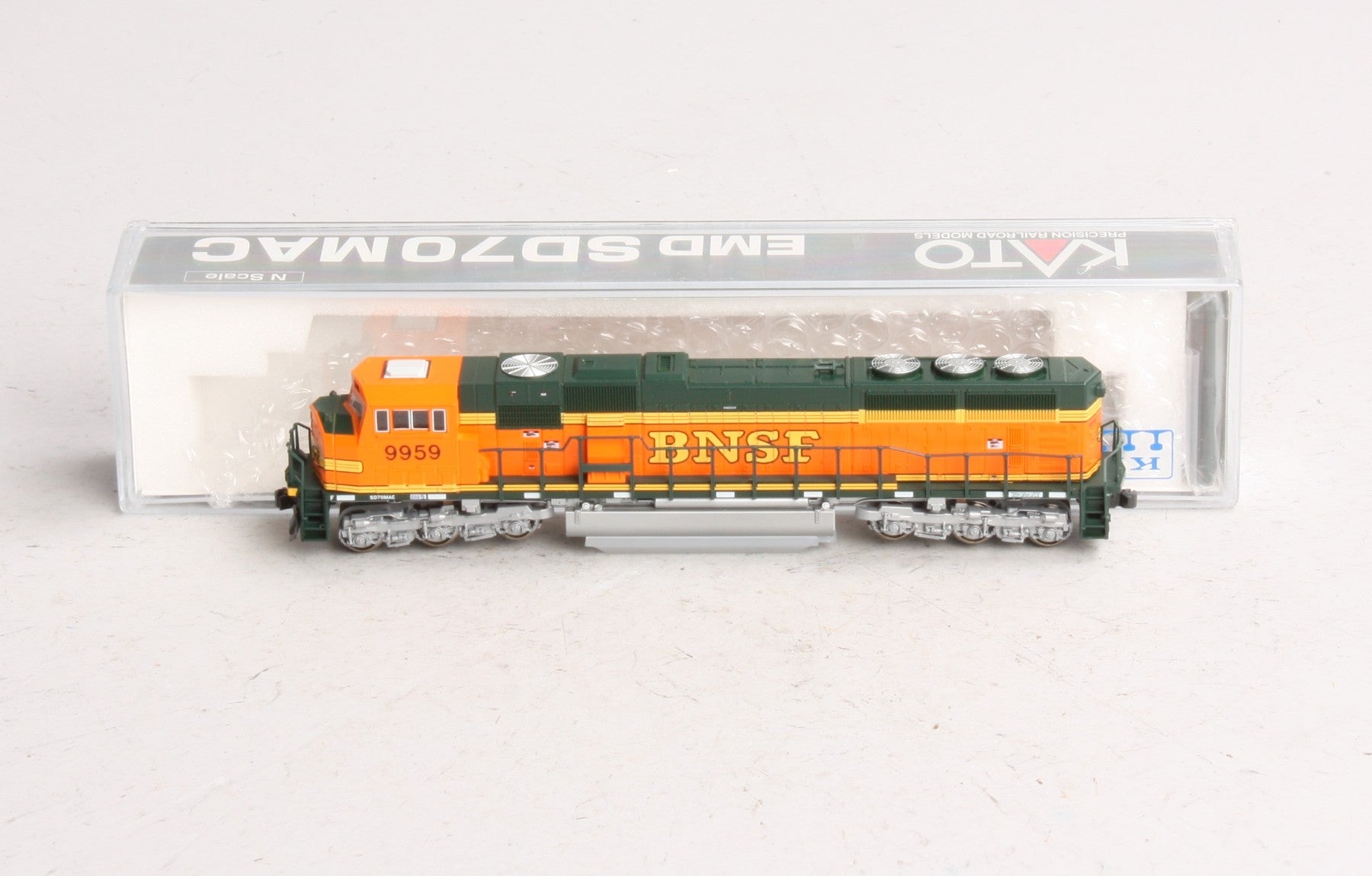 Kato 176-6402 N Scale BNSF SD-70 MAC Diesel Locomotive #9959