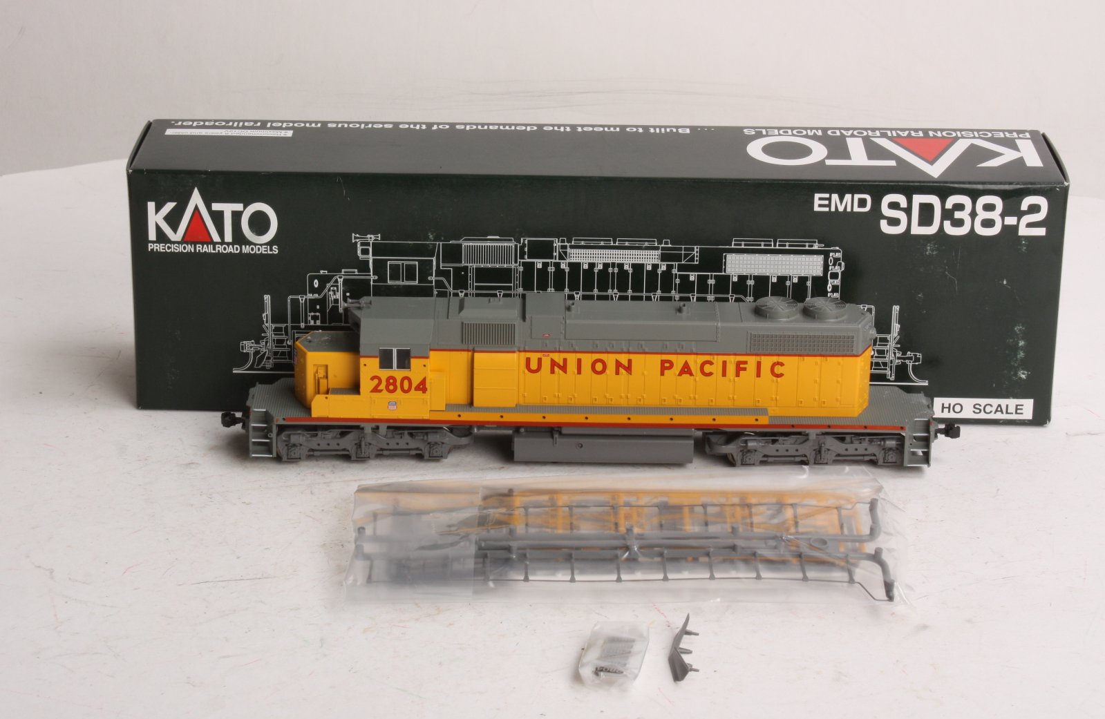 Kato 37-6502 HO Union Pacific SD38-2 Diesel Locomotive #2804 – Trainz