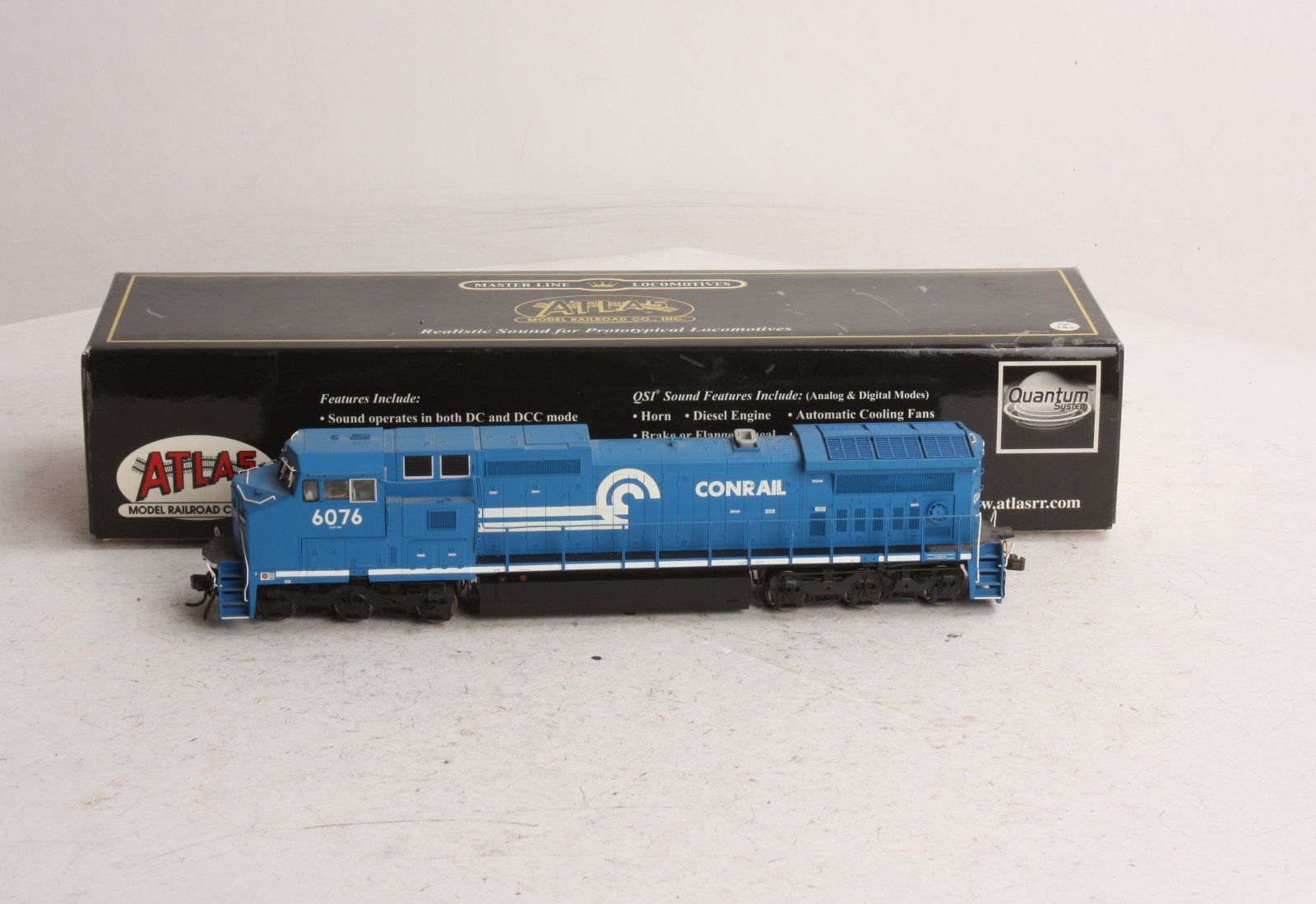 Atlas 10000779 HO Dash 8-40CW w/DCC & Sound, CR #6076 – Trainz