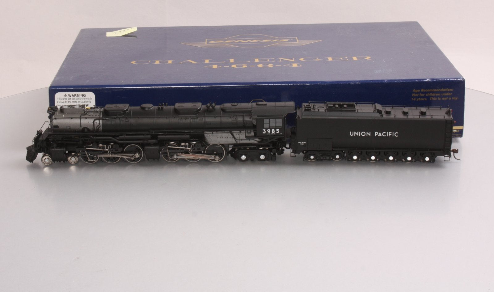 Athearn G97227 HO Union Pacific 4-6-6-4 with DCC & Sound Oil Tender #3985