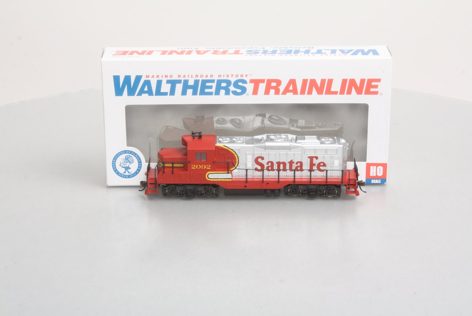 Walthers 931-113 HO Santa Fe EMD GP9M Diesel Locomotive Standard DC #2092