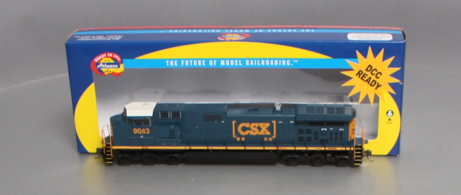 Athearn 29241 HO CSX/Boxcar Logo C44-9W Diesel Locomotive #9043 - RTR