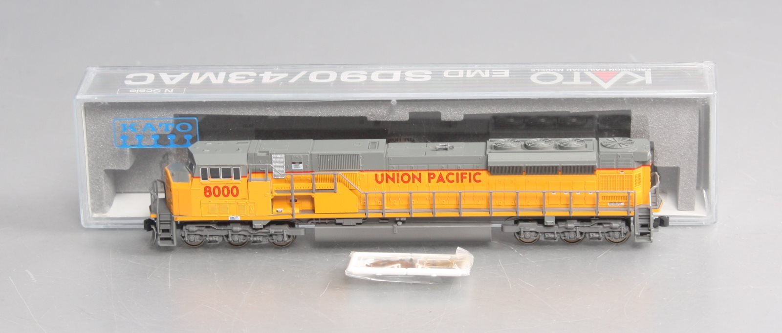 Kato 176-5614 N Scale Union Pacific SD90/43MAC Diesel Locomotive #8000 –  Trainz