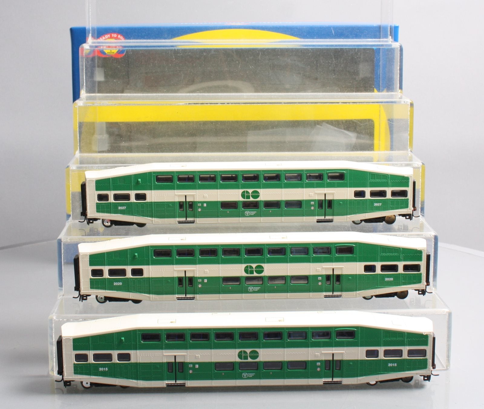 Athearn 25925 HO GO Transit Bombardier Coach 3 Trainz