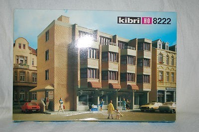 Kibri 8222 HO Apartment Building Kit – Trainz