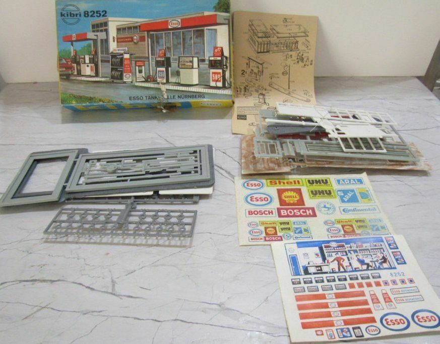 Kibri B-8252 HO Esso Gas Station Model Building Kit – Trainz