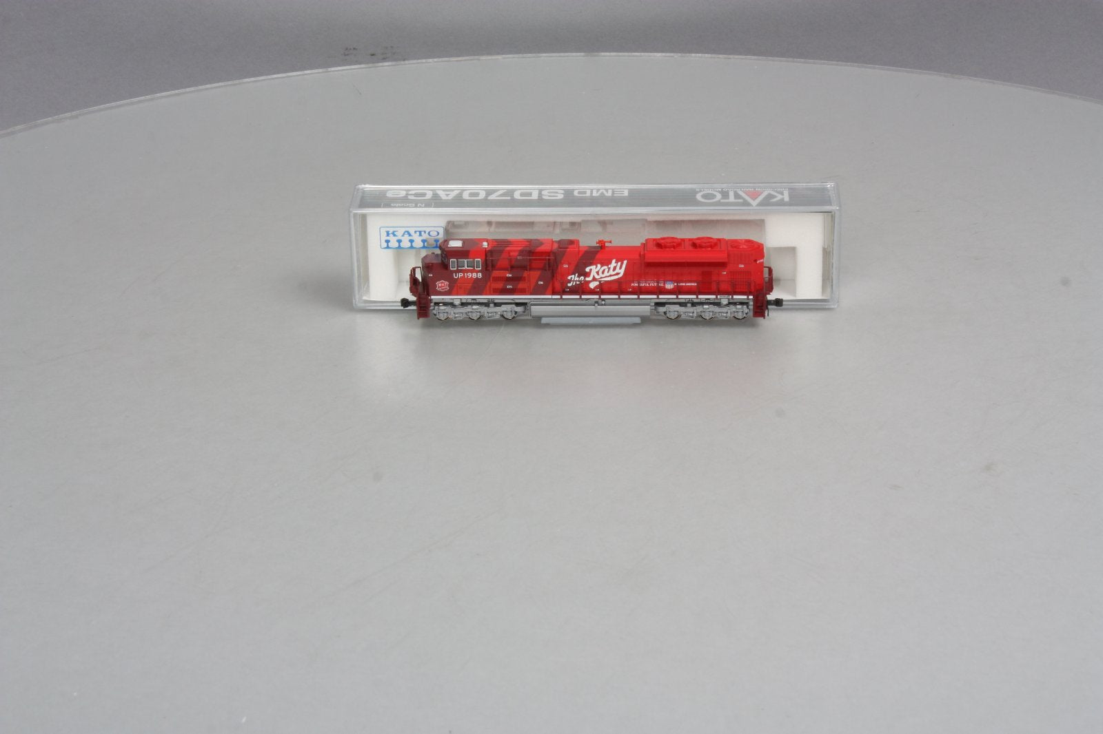 Kato 176-8409 UP Heritage/MKT SD70ACe Powered Diesel Locomotive #1988 With  DCC LN/Box