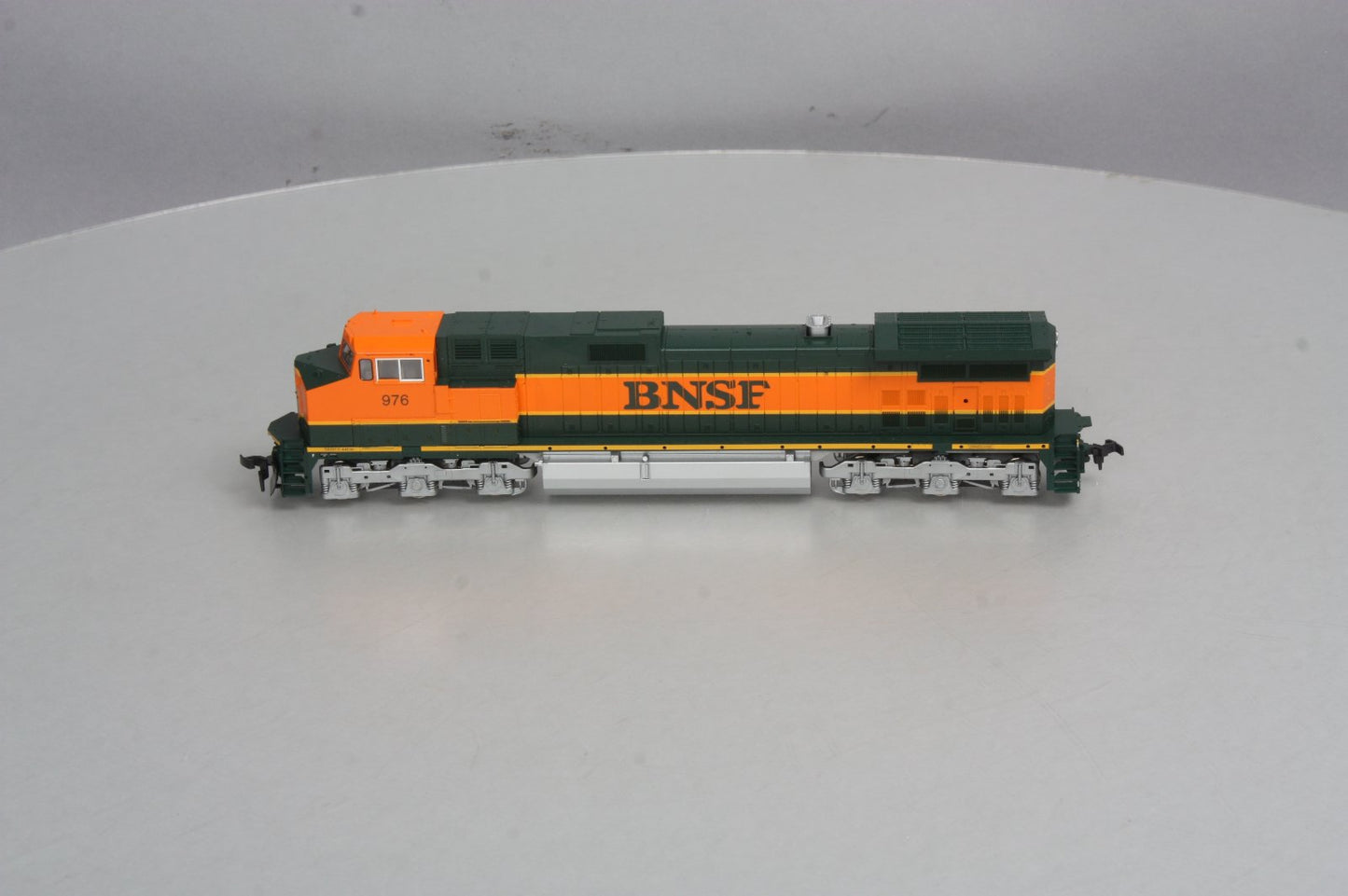 Kato 37-1901 HO Scale BNSF GE C44-9W Dash 9 Diesel Locomotive #976 LN/Box