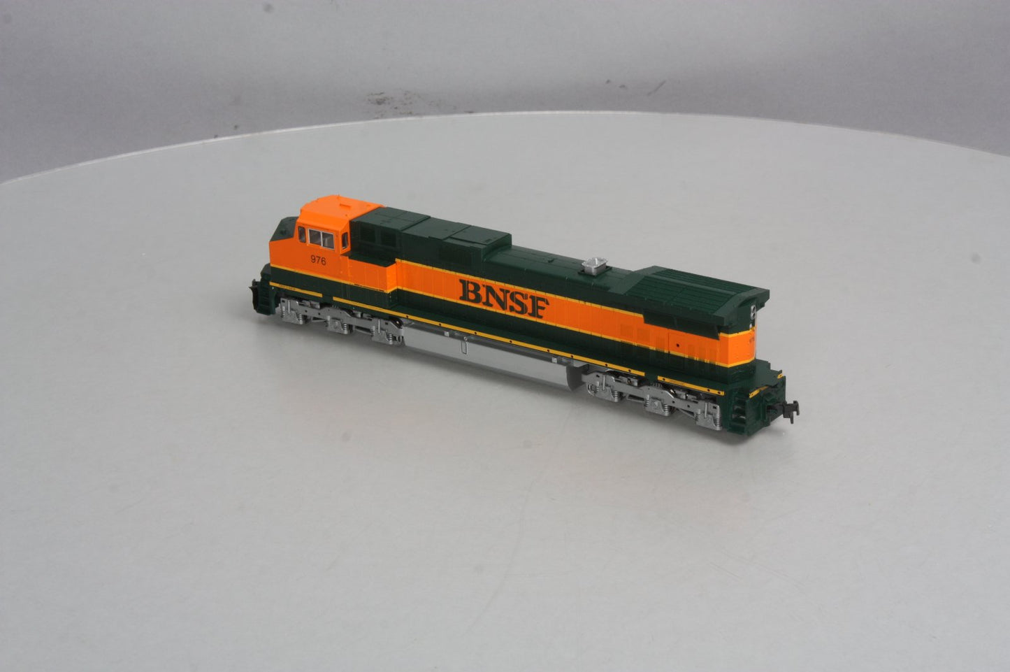 Kato 37-1901 HO Scale BNSF GE C44-9W Dash 9 Diesel Locomotive #976 LN/Box