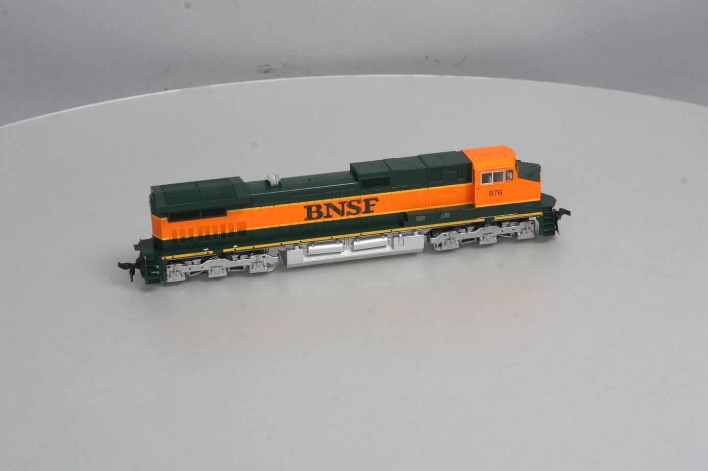 Kato 37-1901 HO Scale BNSF GE C44-9W Dash 9 Diesel Locomotive #976 LN/Box