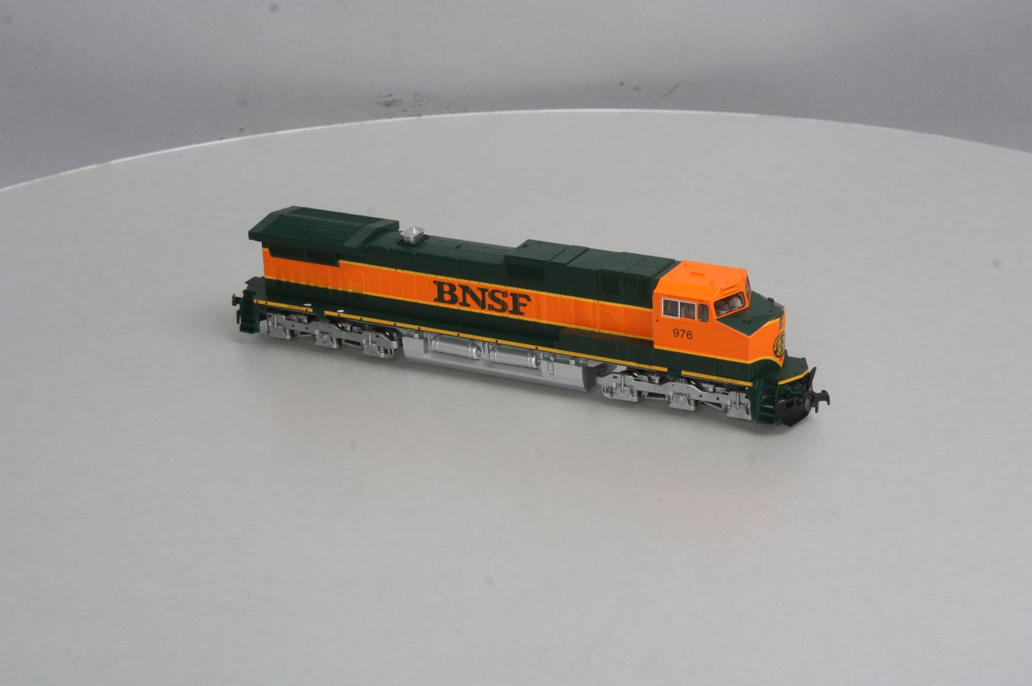 Kato 37-1901 HO Scale BNSF GE C44-9W Dash 9 Diesel Locomotive #976 LN/Box