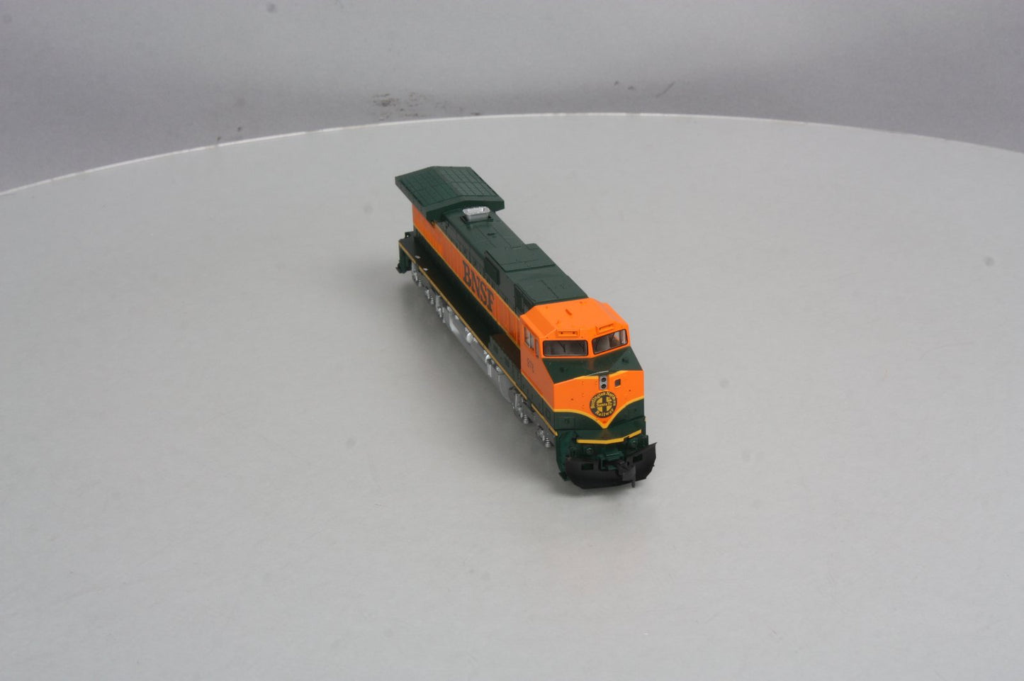 Kato 37-1901 HO Scale BNSF GE C44-9W Dash 9 Diesel Locomotive #976 LN/Box