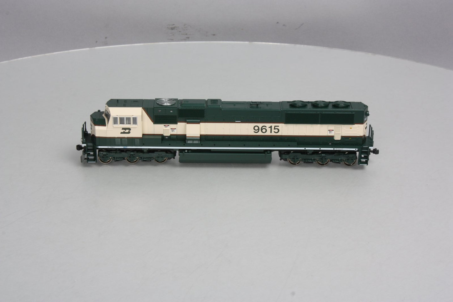 Kato 37-6382 HO Scale Burlington Northern SD70MAC Diesel Engine #9615