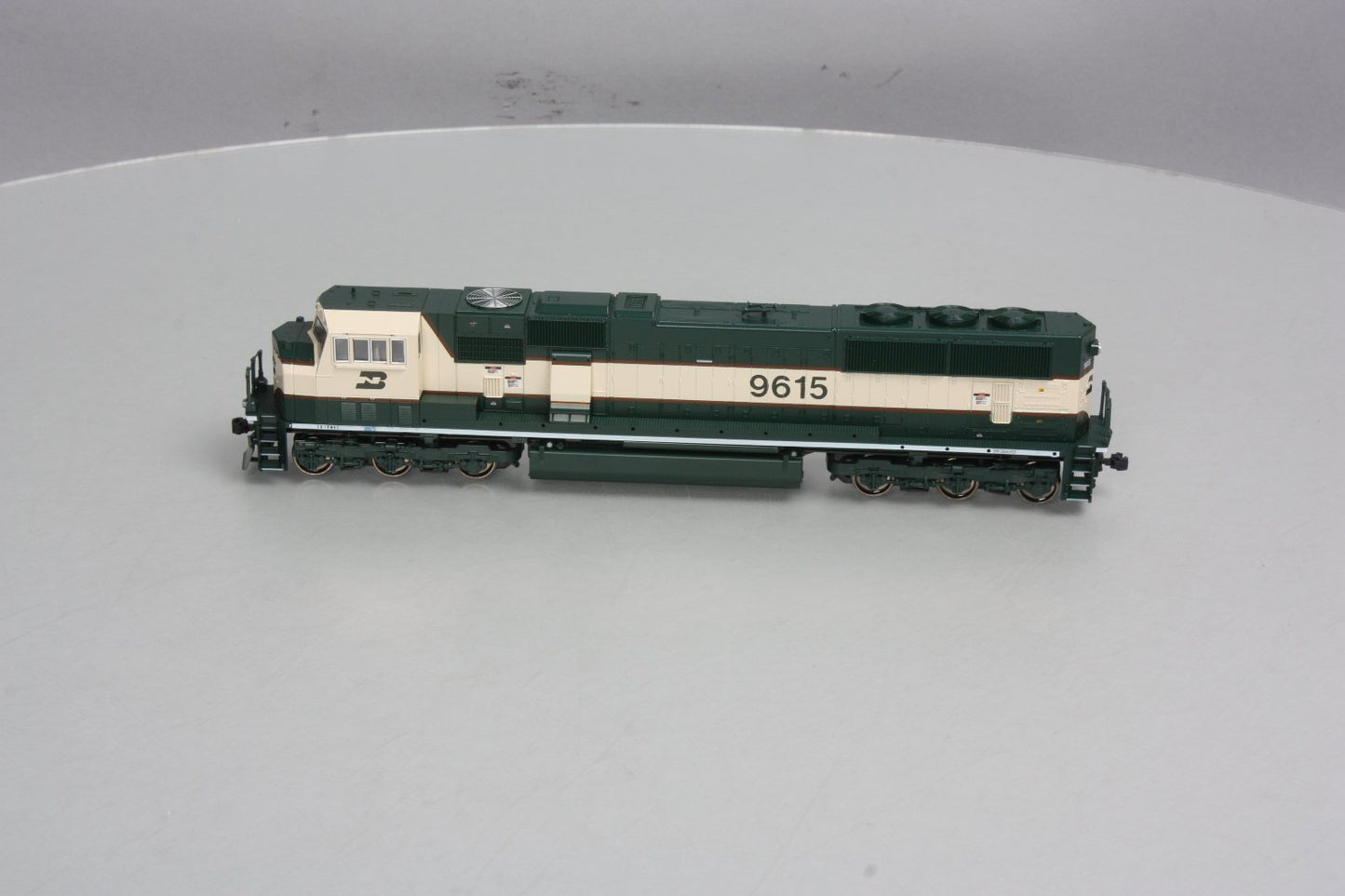 Kato 37-6382 HO Scale Burlington Northern SD70MAC Diesel Engine #9615