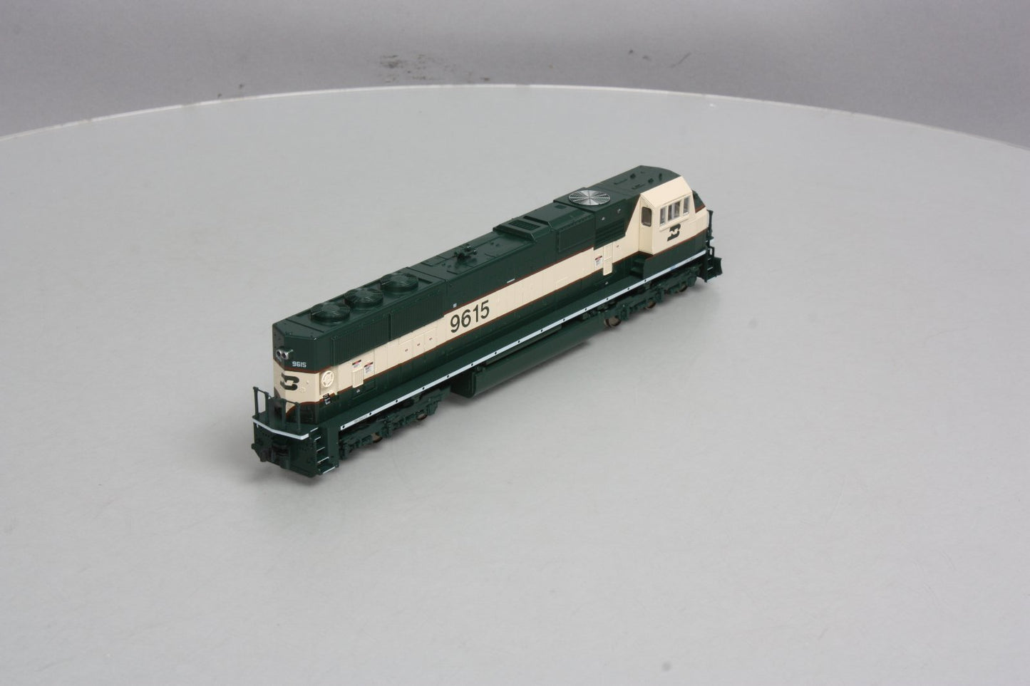 Kato 37-6382 HO Scale Burlington Northern SD70MAC Diesel Engine #9615