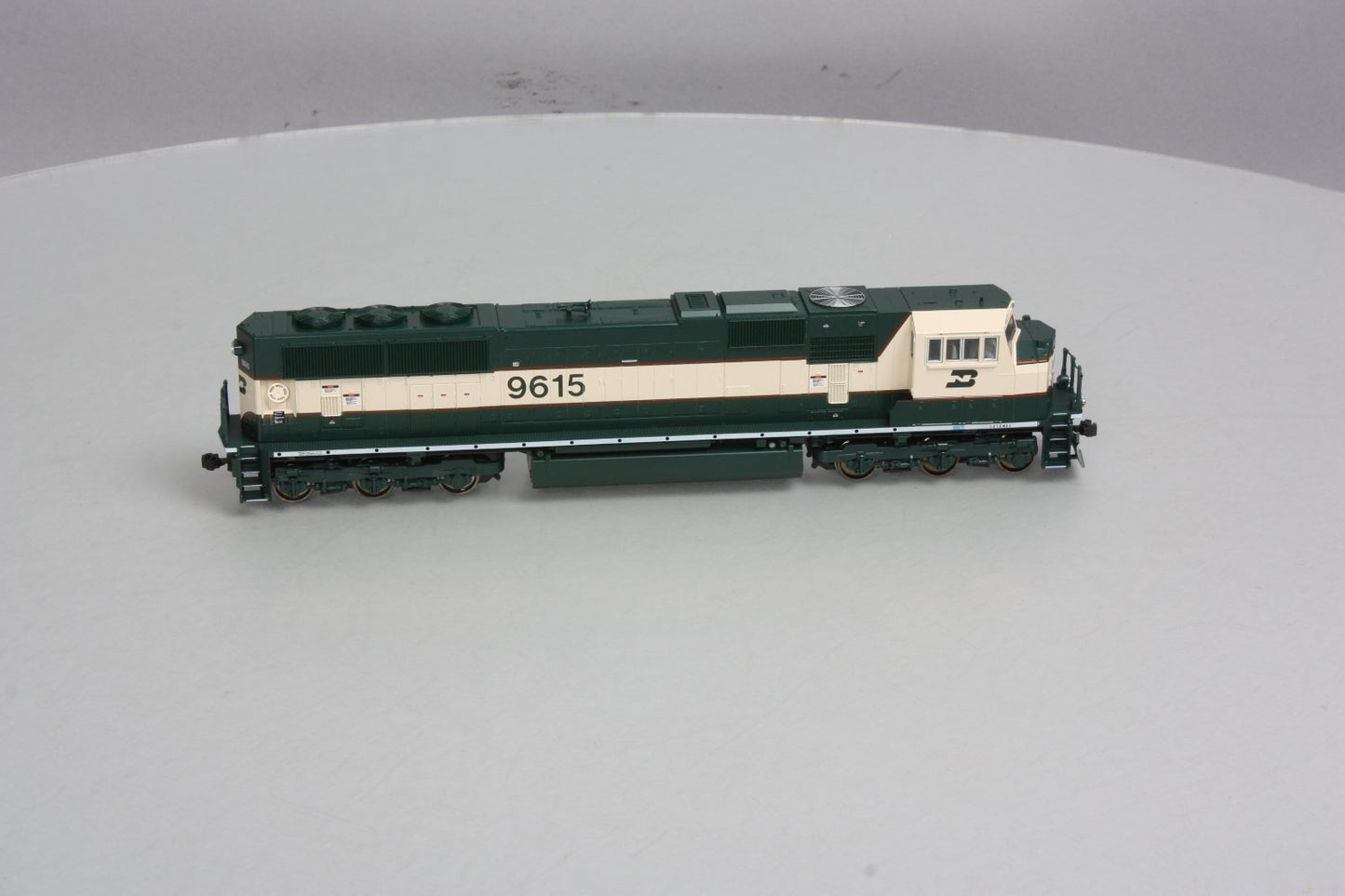 Kato 37-6382 HO Scale Burlington Northern SD70MAC Diesel Engine #9615