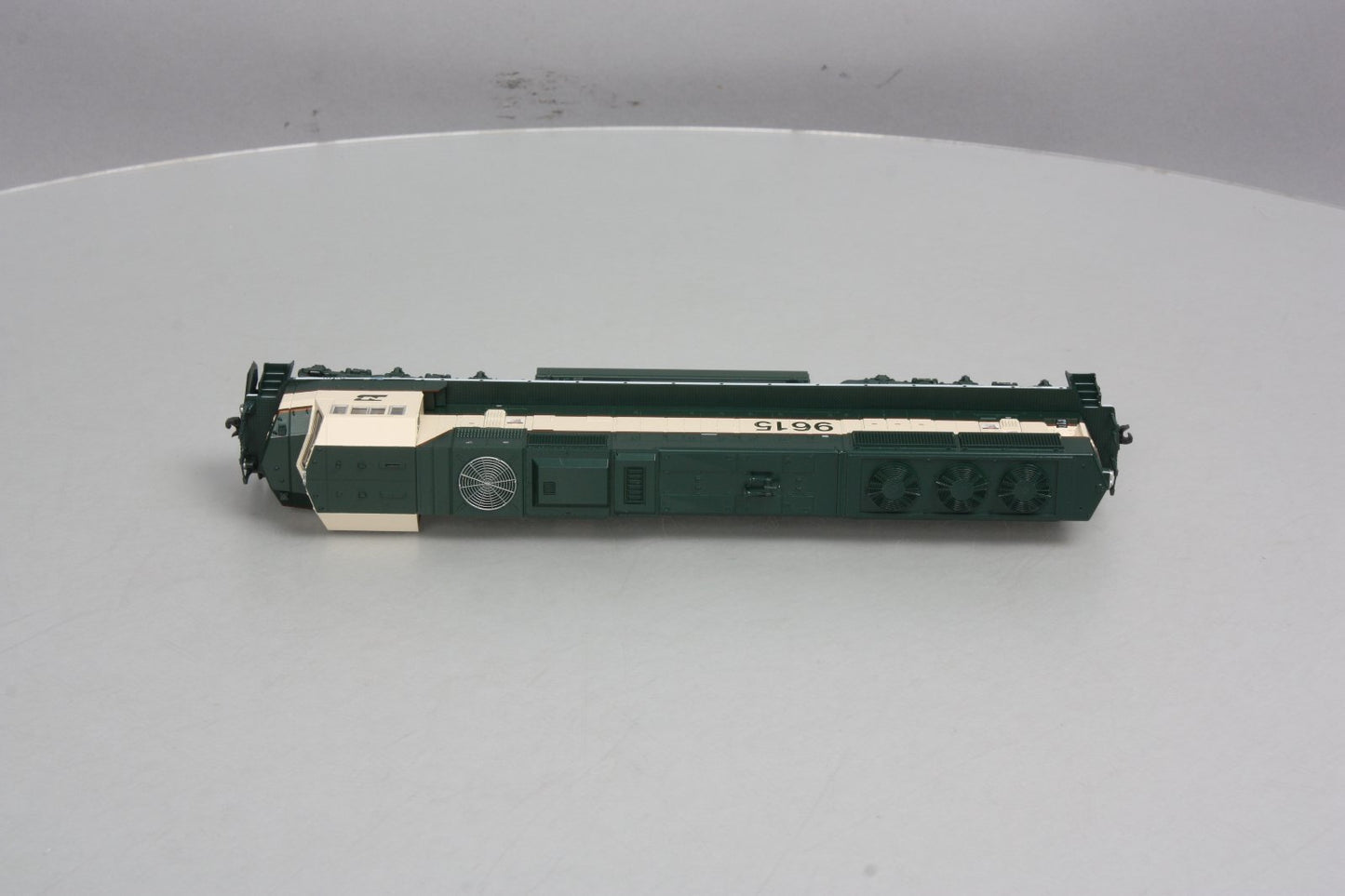 Kato 37-6382 HO Scale Burlington Northern SD70MAC Diesel Engine #9615