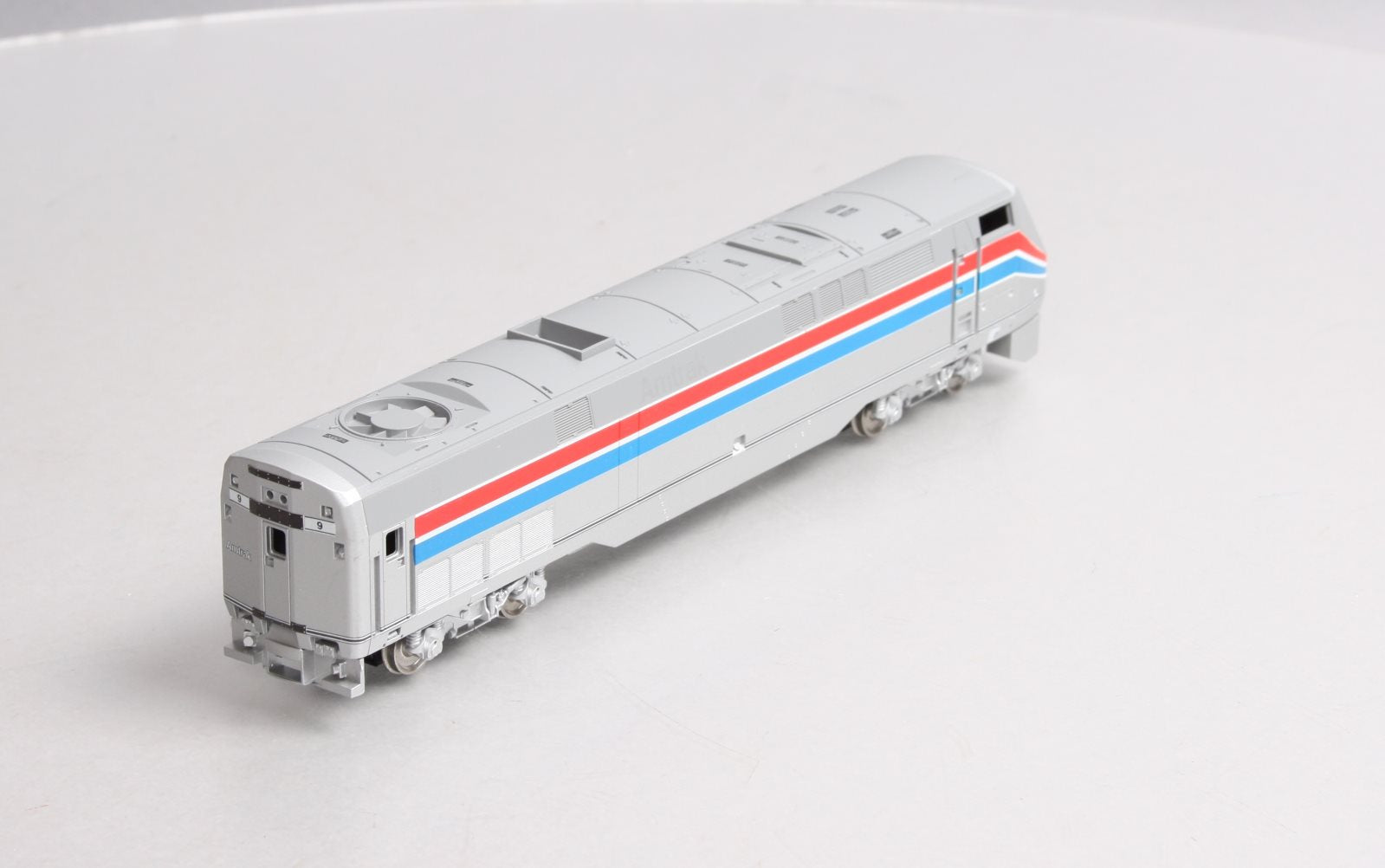 Athearn 3647 HO Amtrak AMD-103 Diesel Locomotive #9 LN/Box – Trainz