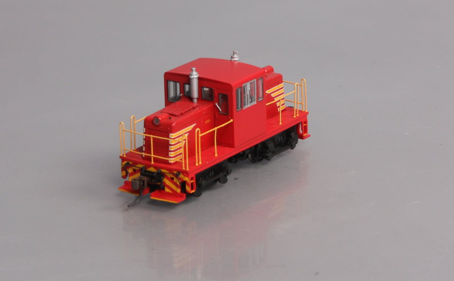 Bachmann 85203 HO Red GE 45 Ton Diesel Switcher w/DCC