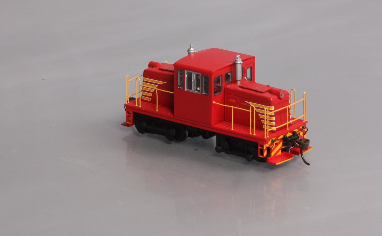 Bachmann 85203 HO Red GE 45 Ton Diesel Switcher w/DCC