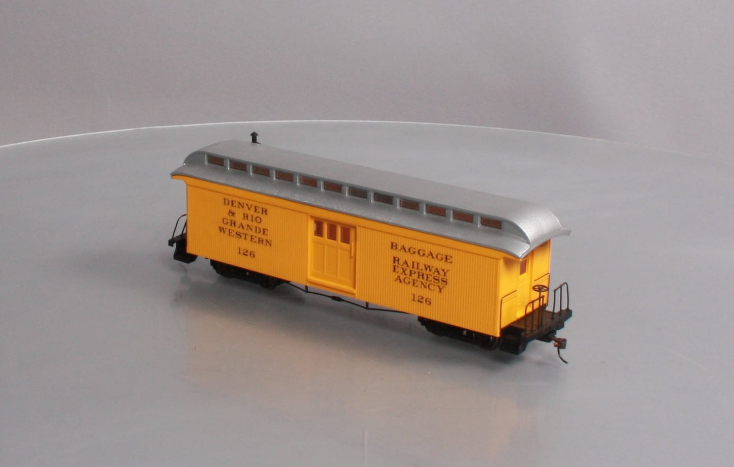 Bachmann 26418 On30 Denver & Rio Grande Western Two Door Baggage Car