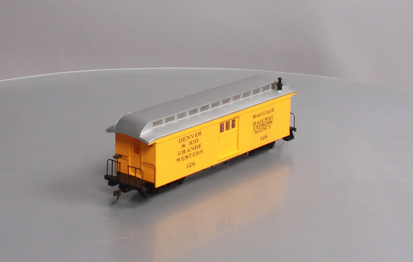 Bachmann 26418 On30 Denver & Rio Grande Western Two Door Baggage Car