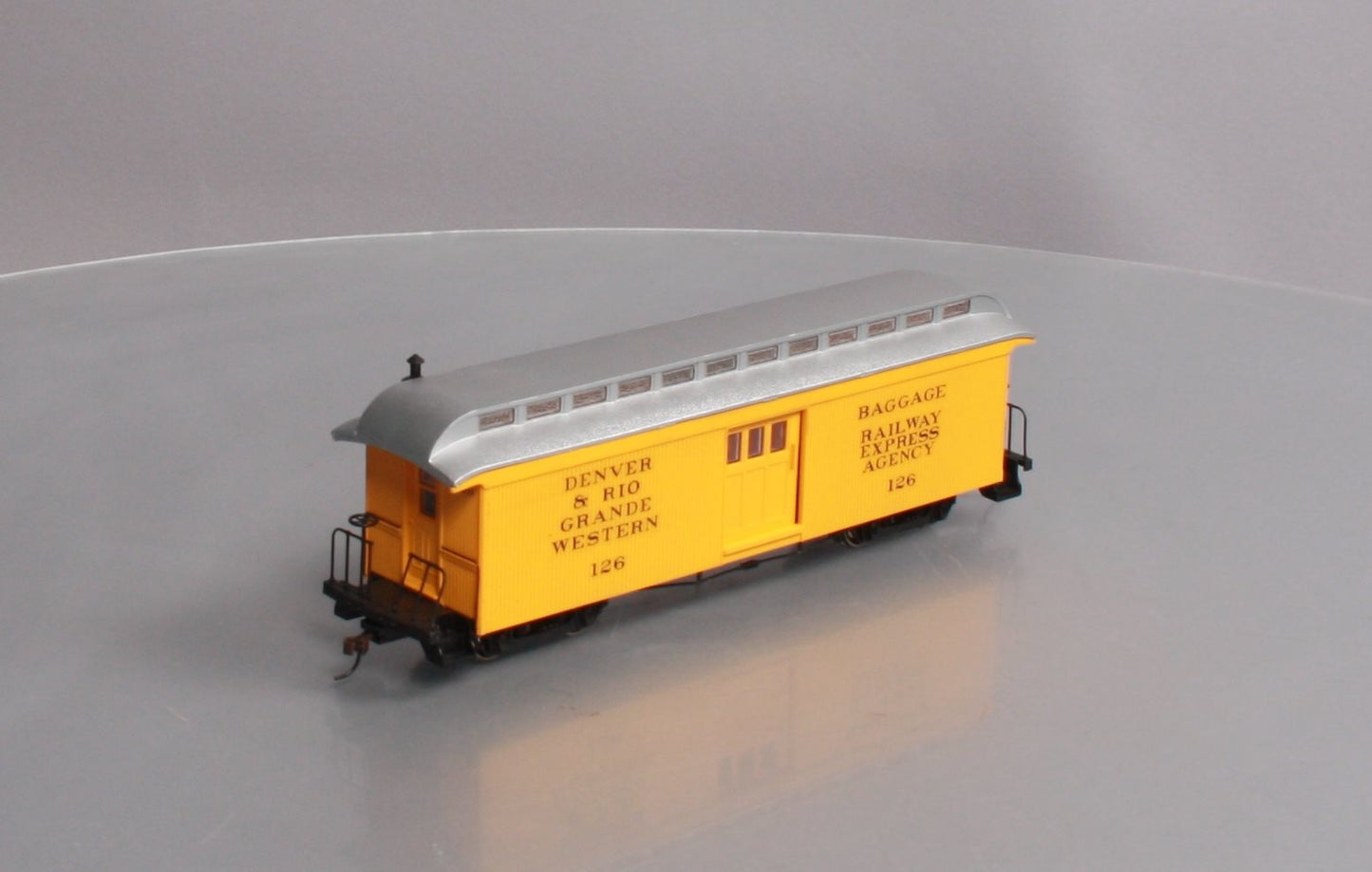 Bachmann 26418 On30 Denver & Rio Grande Western Two Door Baggage Car