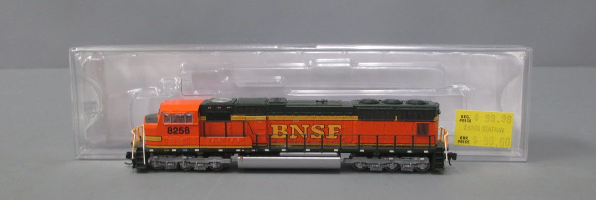 Athearn 10715 N Scale BNSF SD75M Diesel Locomotive #8258 LN/Box