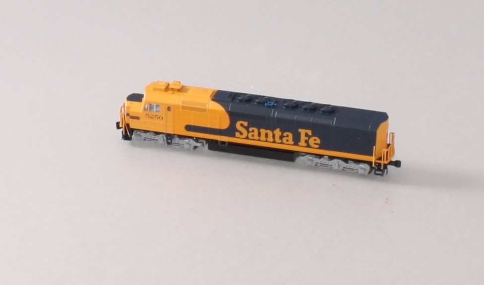 Kato 176-9211 N Santa Fe EMD SDP40F Type IVA Diesel Locomotive Standard DC #5250