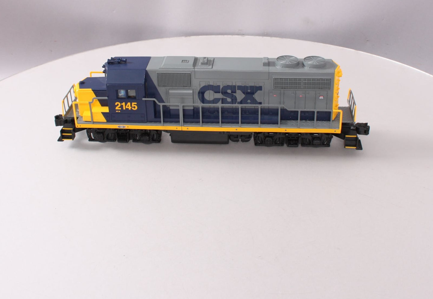 Lionel 6-82826 O Gauge CSX LionChief+ GP38 Diesel Locomotive #2145