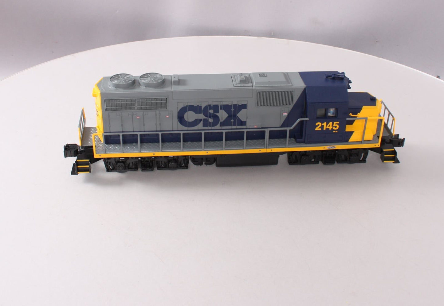 Lionel 6-82826 O Gauge CSX LionChief+ GP38 Diesel Locomotive #2145