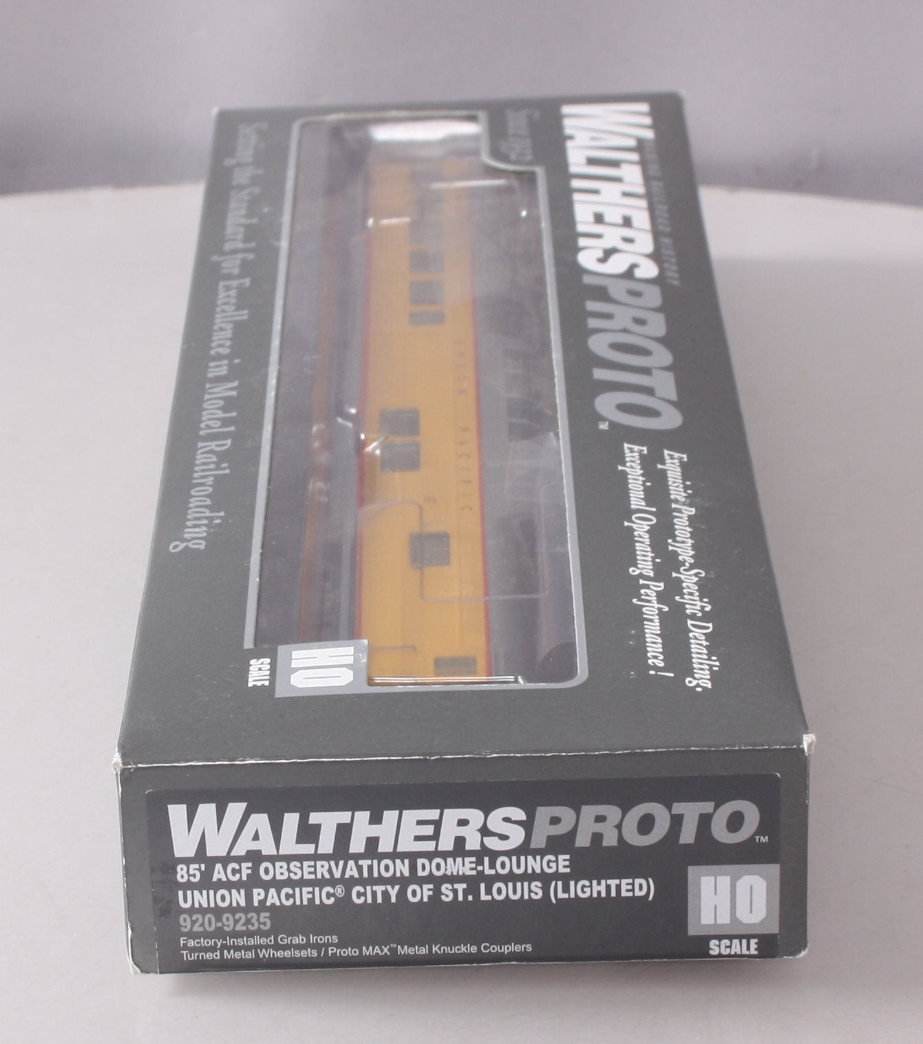 Walthers 920-9235 HO Union Pacific 85' ACF Observation Dome-Lounge Car