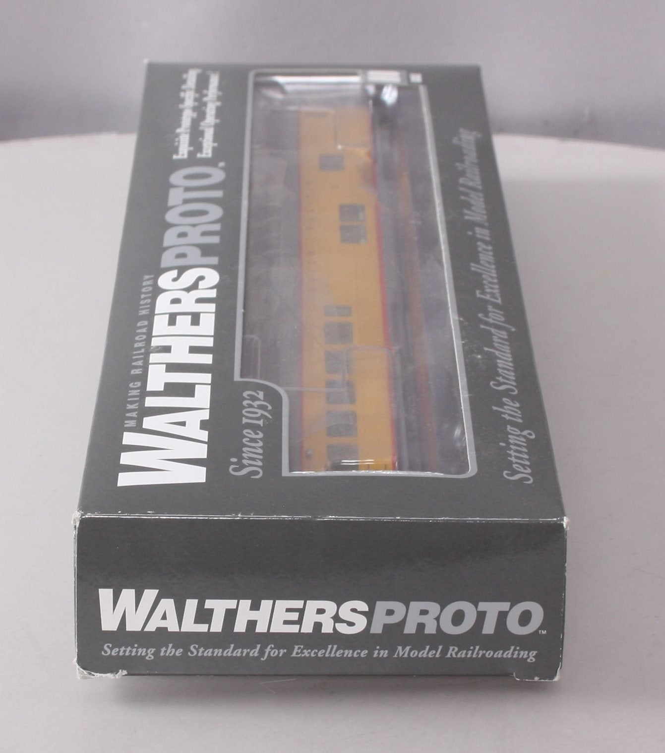 Walthers 920-9235 HO Union Pacific 85' ACF Observation Dome-Lounge Car