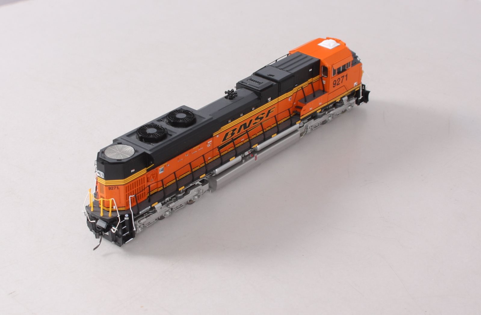 Athearn BNSF store #8301 Genesis G6148