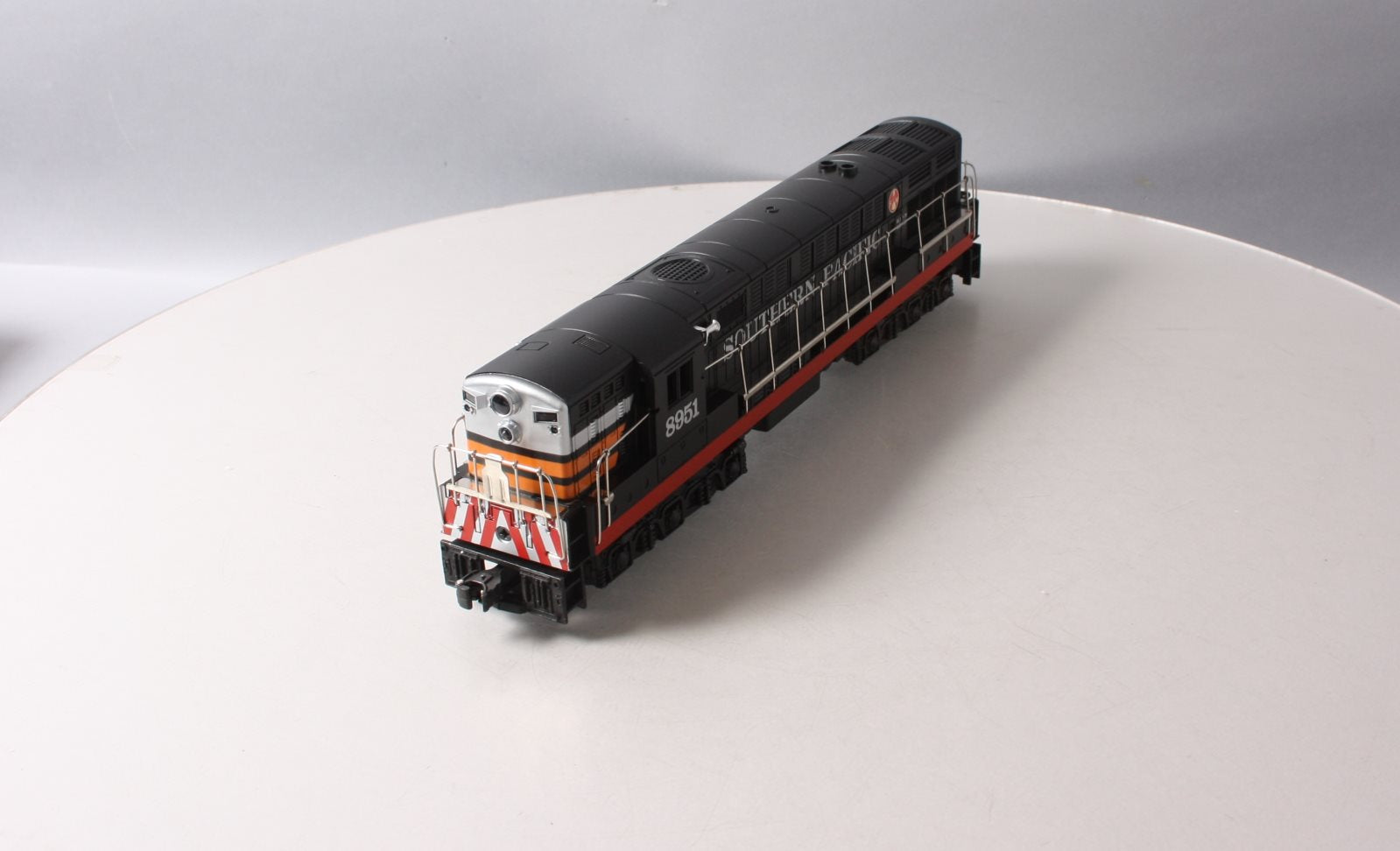 Lionel 6-8951 O Gauge Southern Pacific FM Trainmaster Diesel Locomotive  #8951 LN/Box