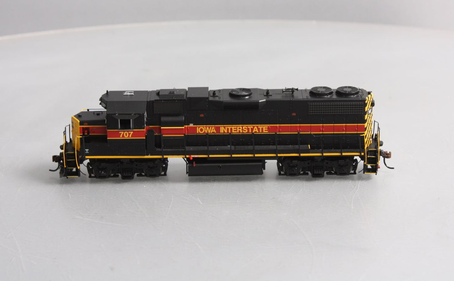 Athearn G40737 HO Scale Iowa Interstate GP38-2 Phase I Diesel Locomotive #707