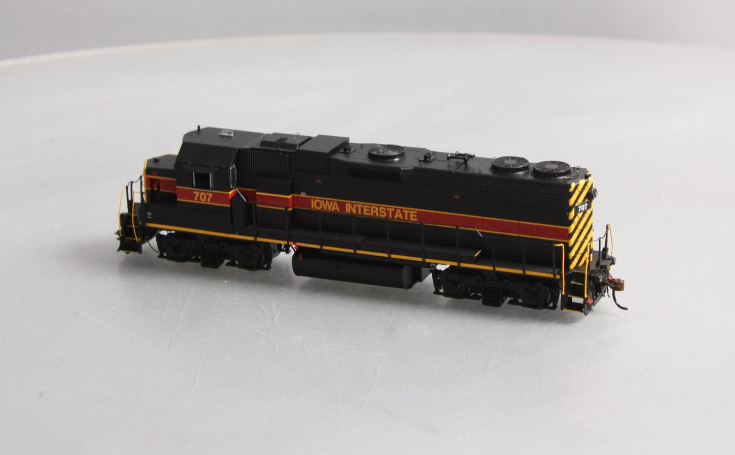 Athearn G40737 HO Scale Iowa Interstate GP38-2 Phase I Diesel Locomotive #707