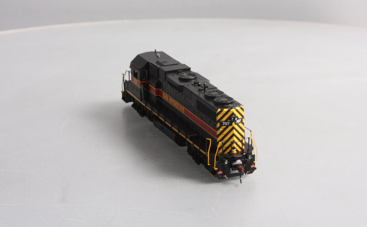 Athearn G40737 HO Scale Iowa Interstate GP38-2 Phase I Diesel Locomotive #707