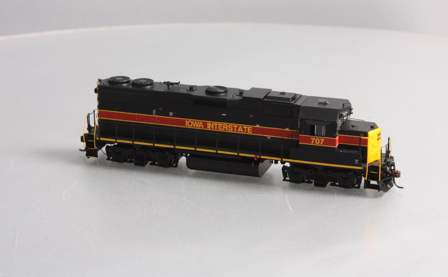 Athearn G40737 HO Scale Iowa Interstate GP38-2 Phase I Diesel Locomotive #707