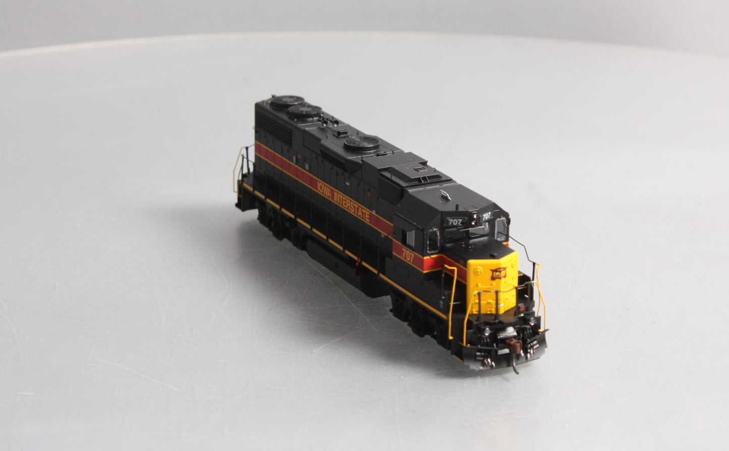 Athearn G40737 HO Scale Iowa Interstate GP38-2 Phase I Diesel Locomotive #707