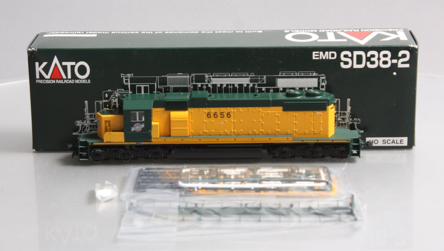 Kato 37-6522 HO Scale C&NW Powered SD38-2 Diesel Locomotive #6656 LN/Box