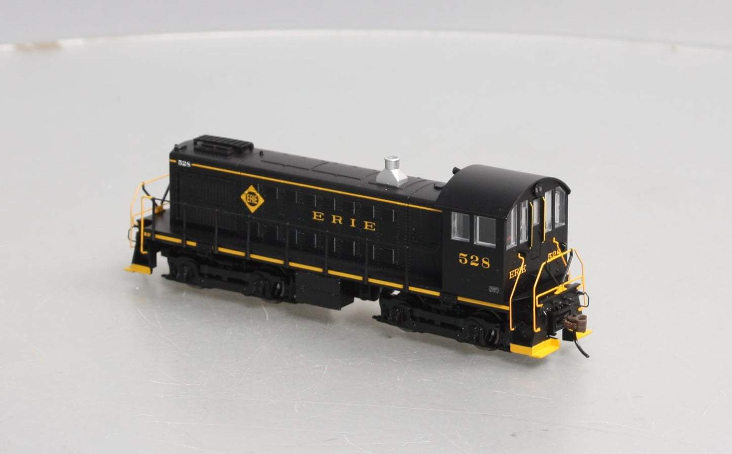 Bachmann 63106 HO Scale Erie S4 Diesel Locomotive #528