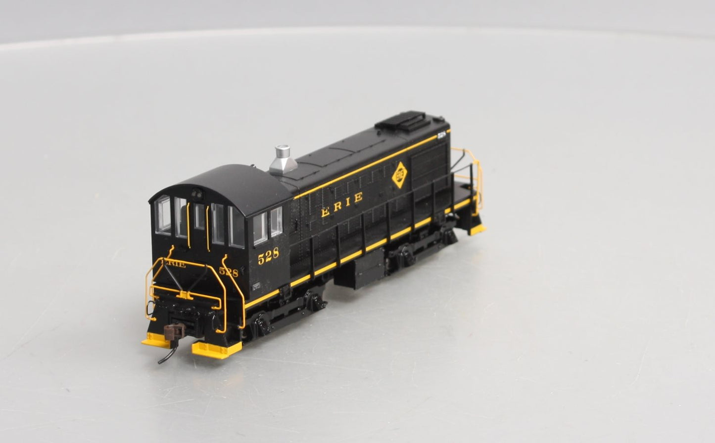 Bachmann 63106 HO Scale Erie S4 Diesel Locomotive #528