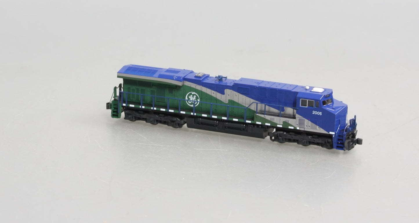 Kato 176-8911 N GE Demonstrator GS ES44AC 'GEVO' Diesel Locomotive #2005 LN/Box