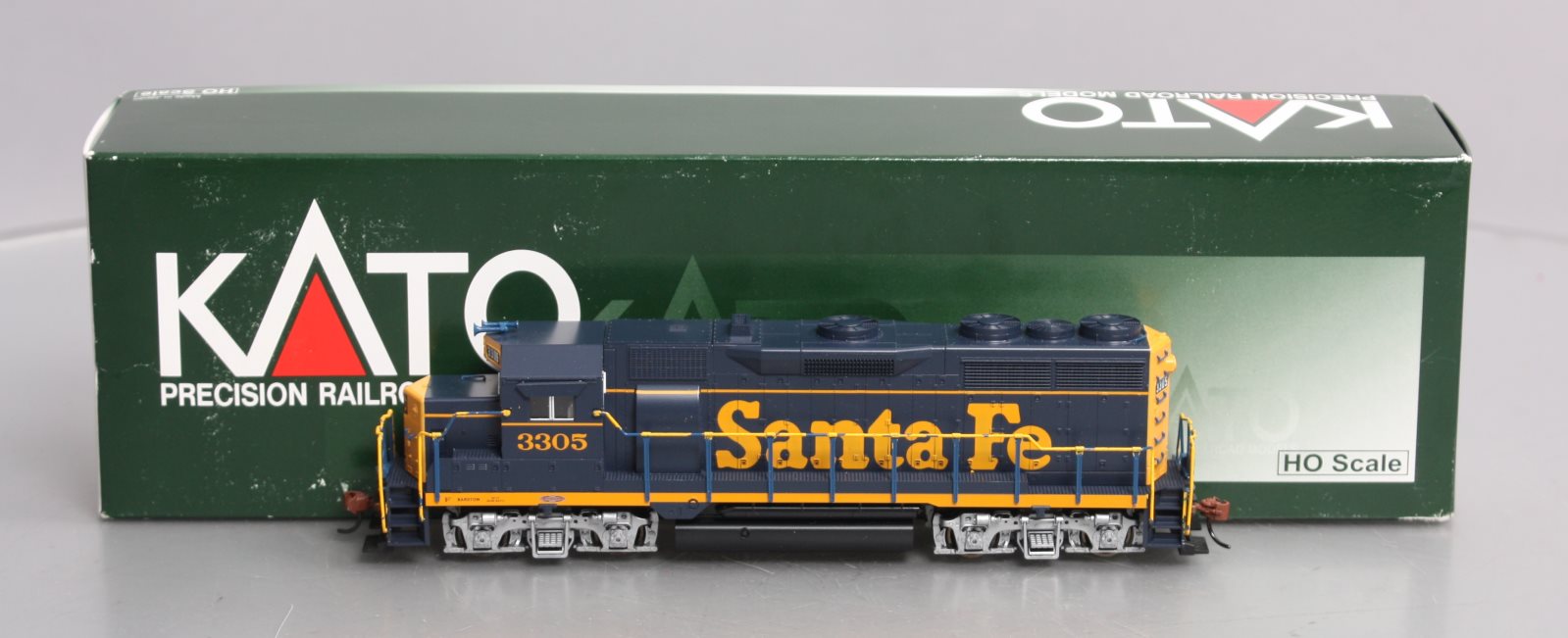 Kato 37-3022 HO Santa Fe EMD GP35 Phase Ia Diesel Locomotive #3305 w/D –  Trainz